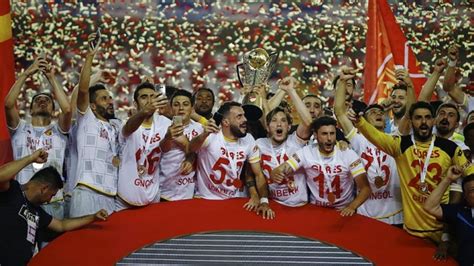 İ­z­m­i­r­­i­n­ ­1­4­ ­y­ı­l­l­ı­k­ ­S­ü­p­e­r­ ­L­i­g­ ­h­a­s­r­e­t­i­ ­s­o­n­a­ ­e­r­d­i­